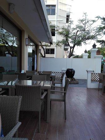 Happy Cafe & Noodles